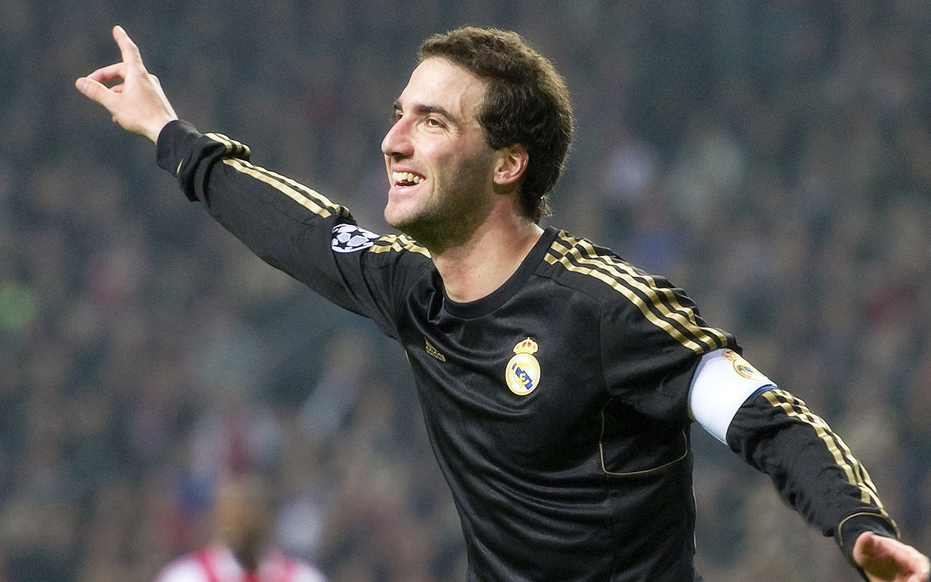 爱游戏-《每日邮报》:荷兰女足在预选赛中表现出色,荷兰女足无冕之王